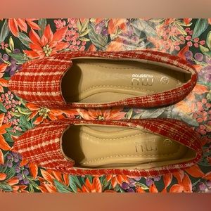 Musshoe red and beige plaid women dress shoe US 7.5